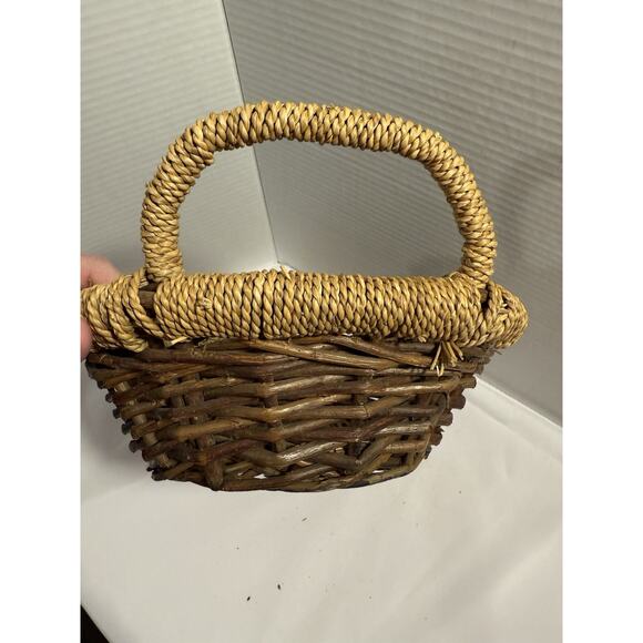Woven Wicker Rattan Egg Gathering Basket Woven Rope Handle & Edge, Farmhouse - Picture 9 of 9